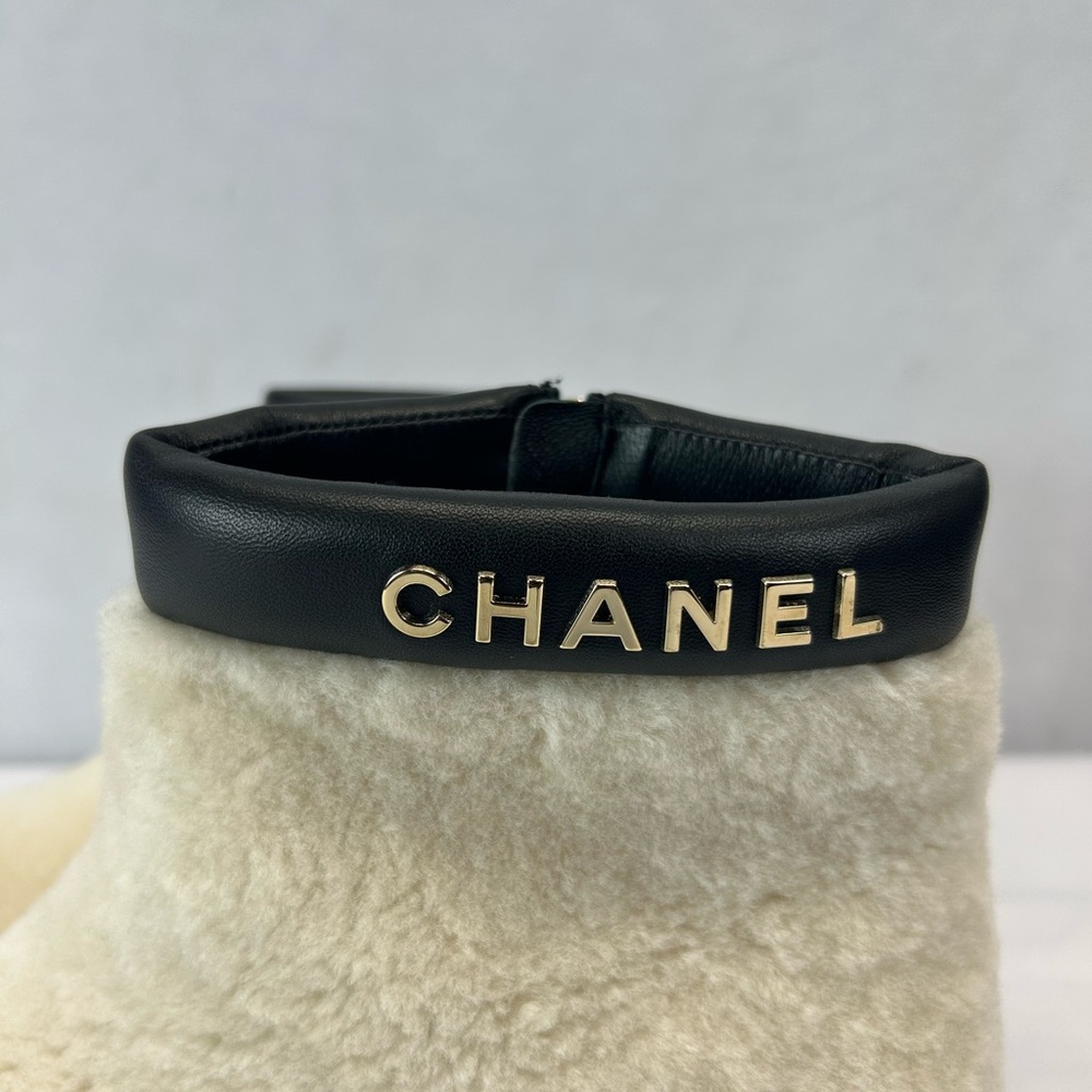 Chanel Shearling Lambskin Ivory Metal Logo Ankle Winter - Picture 7 of 14